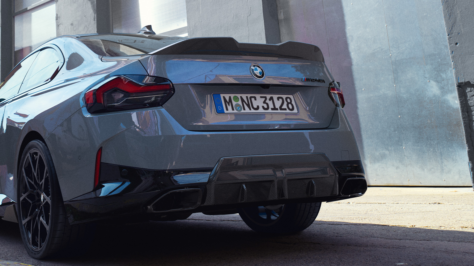 Imagine în prim plan din partea din spate a BMW Seria 2 Coupé; G42 Imagine în prim plan din partea din spate a BMW Seria 2 Coupé; G42, cu accesorii BMW M Performance