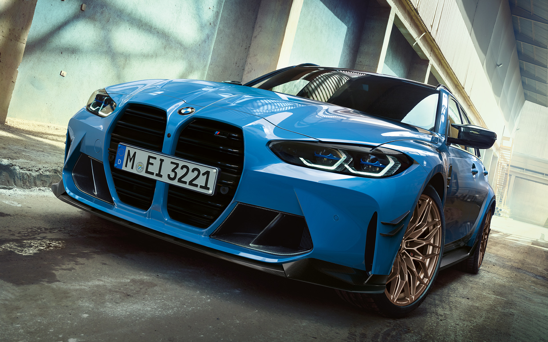 BMW M3 Touring G81 Accesorii BMW M Performance imagine cu trei sferturi din partea frontală BMW M3 Touring G81 Accesorii BMW M Performance imagine cu trei sferturi din partea frontală în deplasare