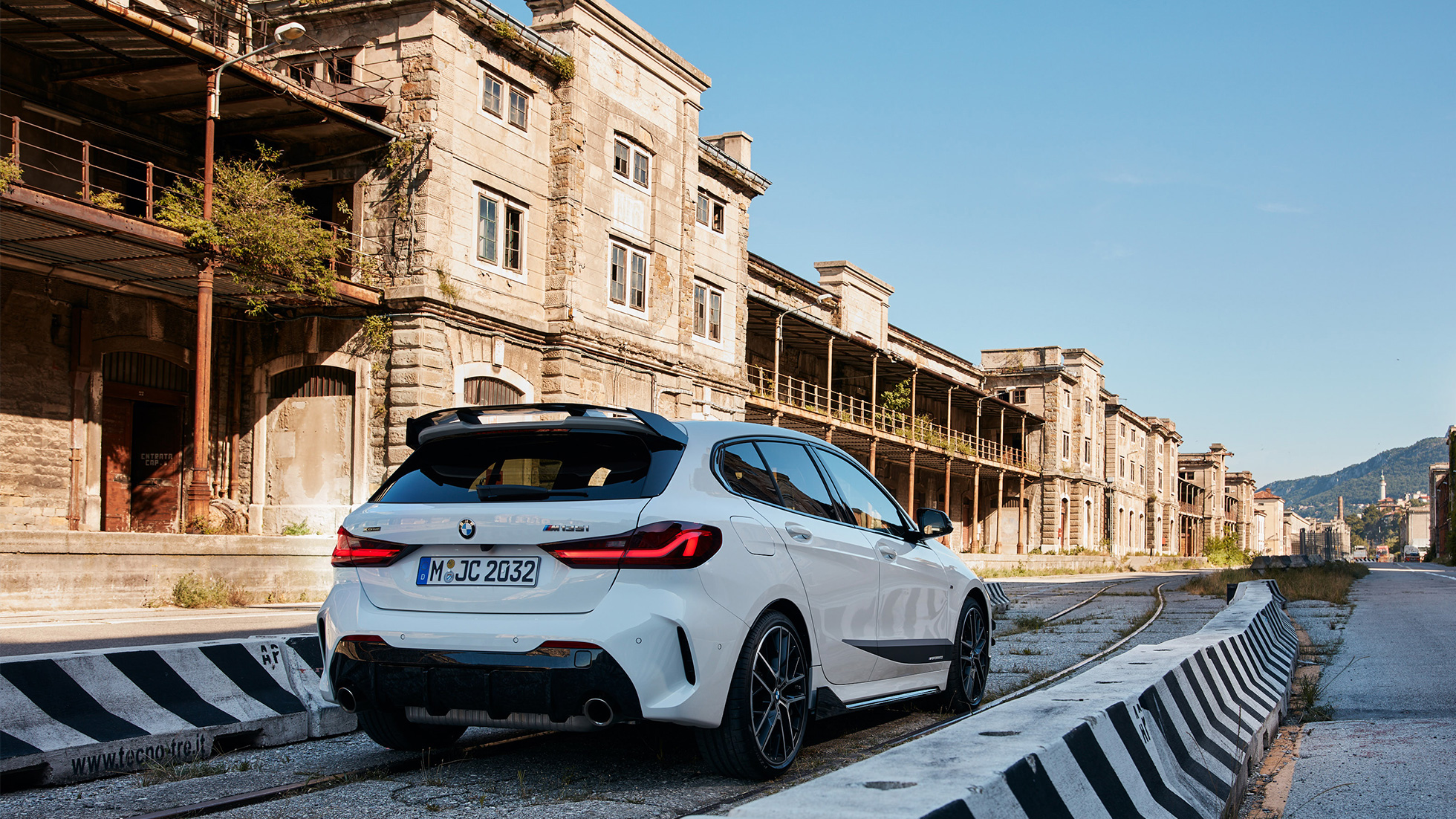 BMW M135i xDrive cu accesorii BMW M Performance, design 01 BMW M135i xDrive cu accesorii BMW M Performance, design 01
