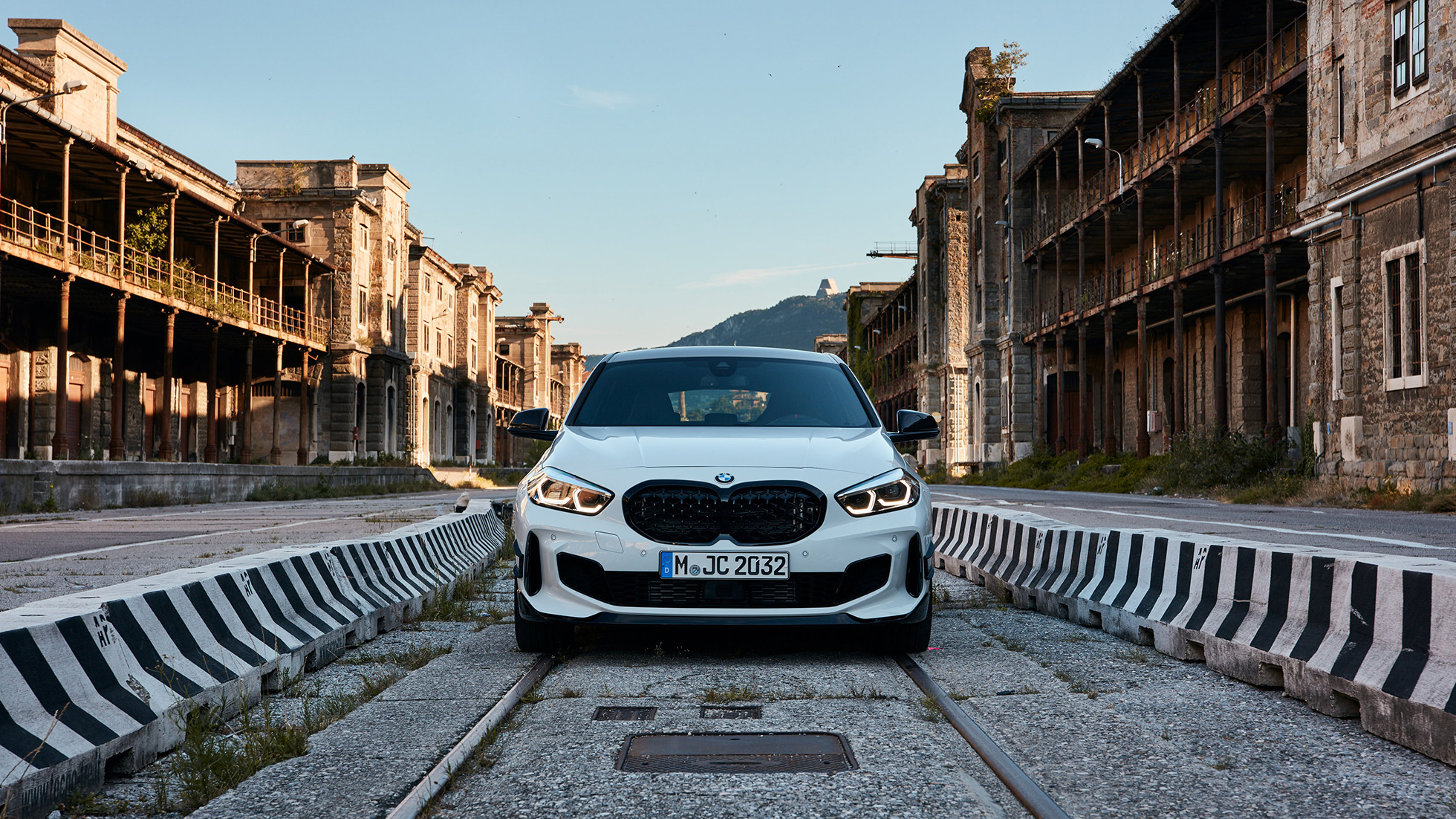 BMW M135i xDrive cu accesorii BMW M Performance, design 07 BMW M135i xDrive cu accesorii BMW M Performance, design 07