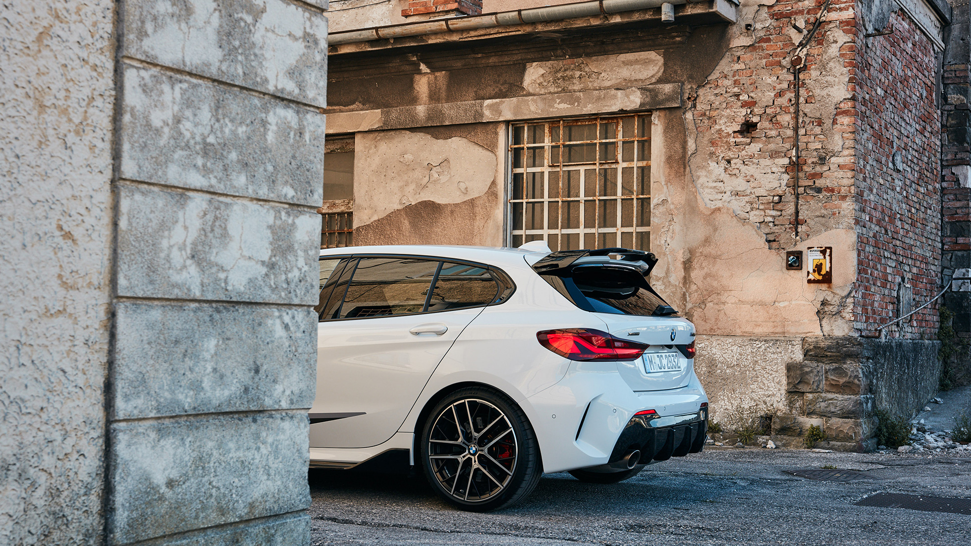 BMW M135i xDrive cu accesorii BMW M Performance, design 08 BMW M135i xDrive cu accesorii BMW M Performance, design 08