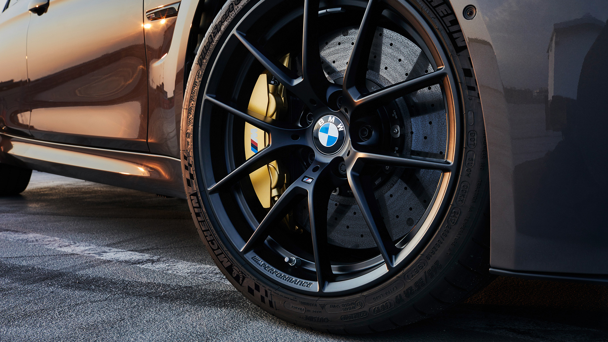 Jante BMW M Performance din aliaj uşor de 20” Y-spoke, tip 763 M, în Negru Jet mat. Jante cu design BMW M Performance din aliaj uşor de 20” Y-spoke, tip 763 M, în Negru Jet mat.