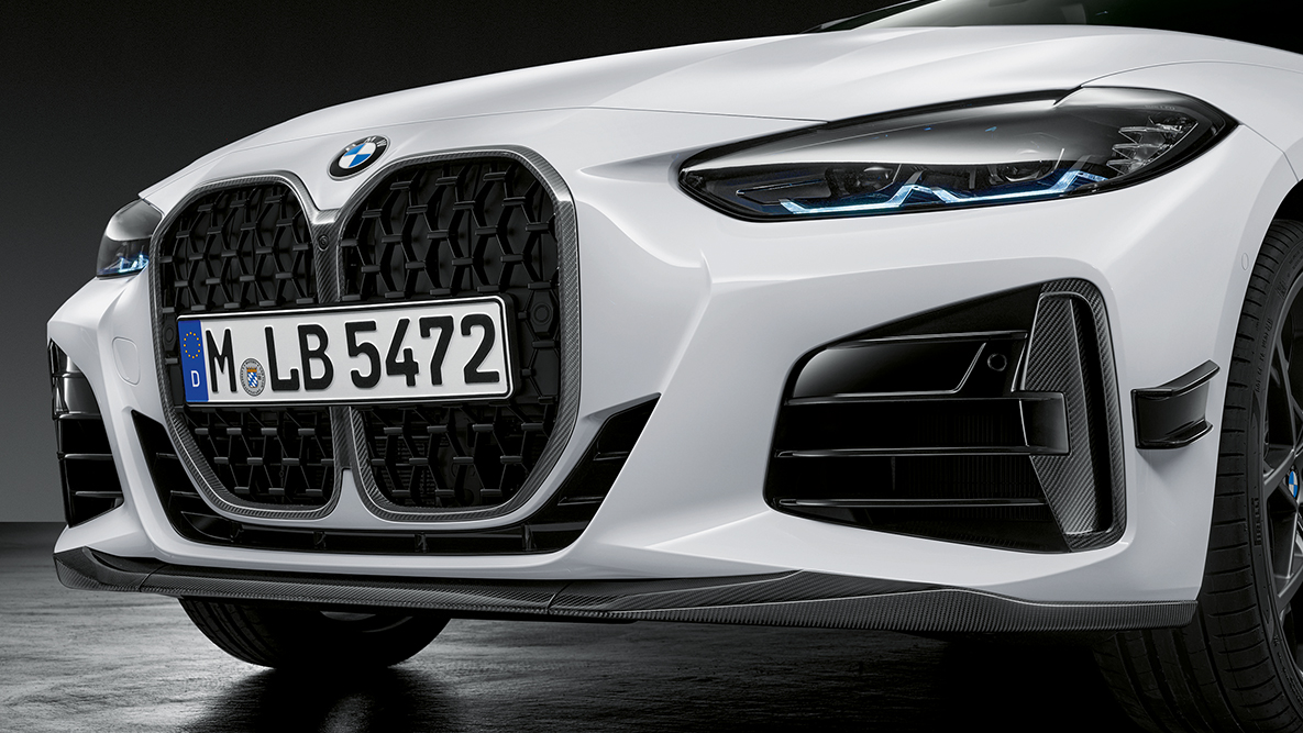 Splitter-ul frontal BMW M Performance din fibră de carbon al BMW Seria 4 Coupé, G22 Imagine în detaliu cu splitter-ul frontal BMW M Performance din fibră de carbon al BMW Seria 4 Coupé, G22