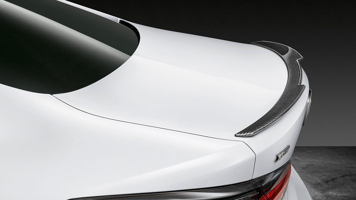 Spoilerul spate BMW M Performance din fibră de carbon al BMW Seria 4 Coupé, G22 Imagine în detaliu cu spoilerul spate BMW M Performance din fibră de carbon al BMW Seria 4 Coupé, G22