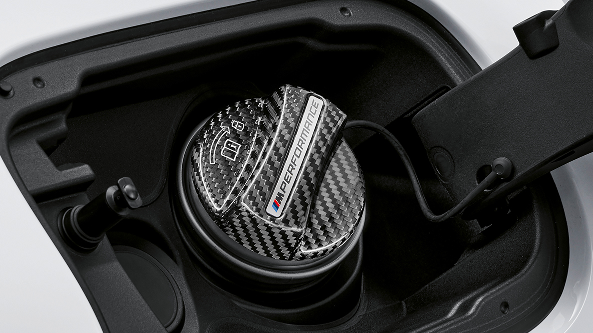 Capacul BMW M Performance pentru rezervor din fibră de carbon al BMW Seria 4 Coupé, G22 Imagine în detaliu cu capacul BMW M Performance pentru rezervor din fibră de carbon al BMW Seria 4 Coupé, G22