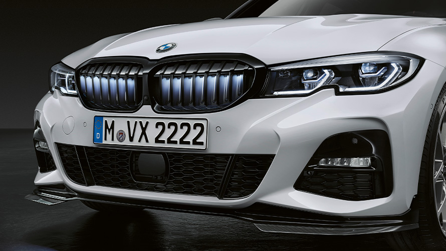 Grilă frontală BMW M Performance „Iconic Glow” Imagine cu grila frontală BMW M Performance „Iconic Glow”, oferte de vară BMW