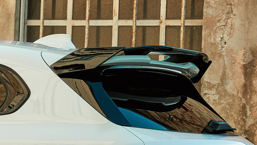 Spoiler BMW M Performance negru lucios pentru plafon Imagine cu spoilerul BMW M Performance negru lucios pentru plafon, oferte de vară BMW