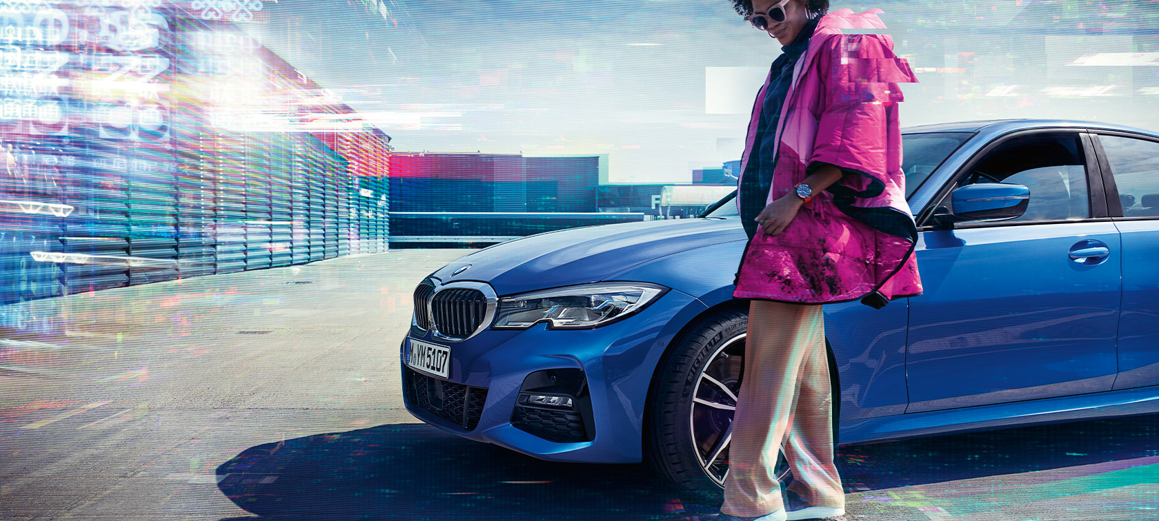 Imagine cu trei sferturi din partea frontală a BMW 330i Sedan, G20 Imagine cu trei sferturi din partea frontală a BMW 330i Sedan, G20, în Albastru Portimao metalizat