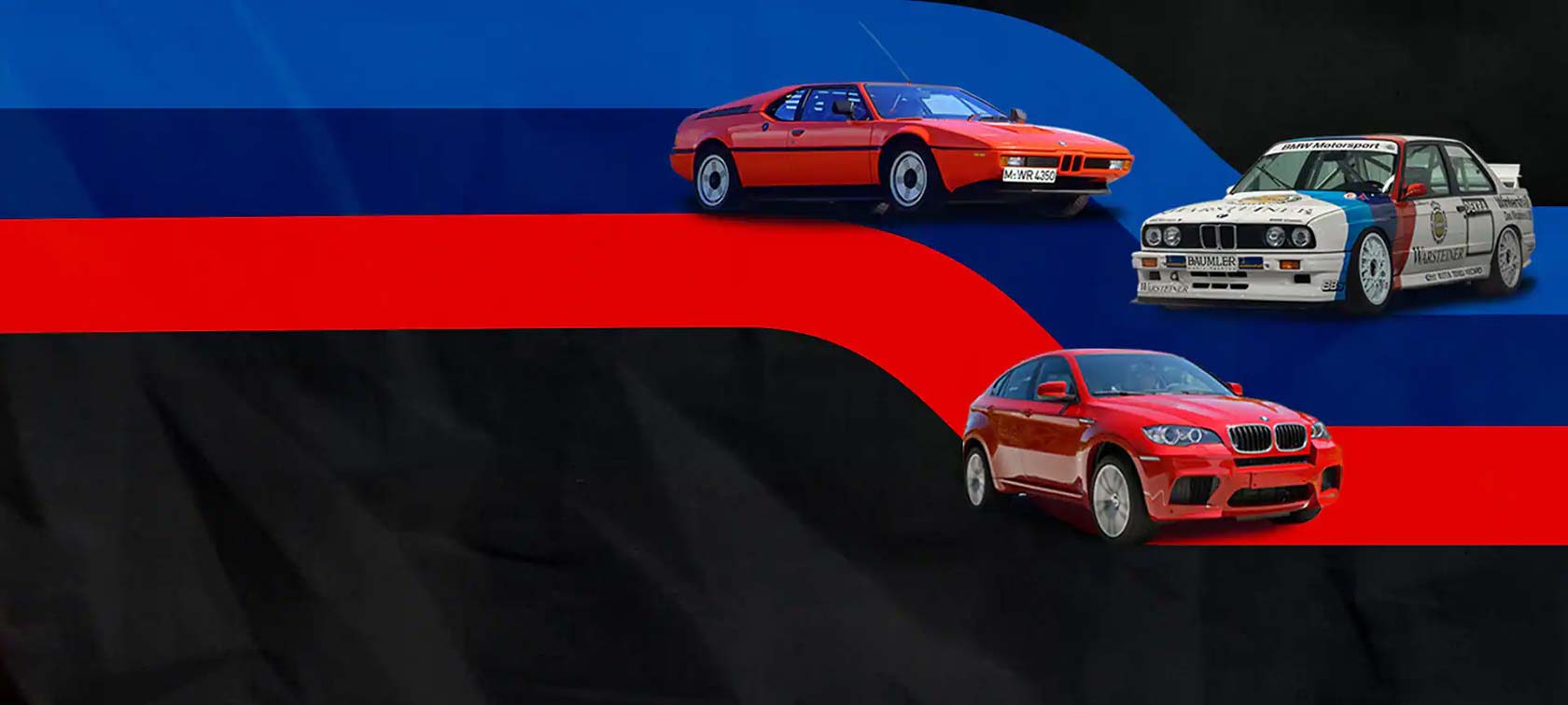 Modelele BMW M1 din 1978, BMW M3 din 1986 şi BMW X6 M din 2009 cu culori BMW M pe fundal.