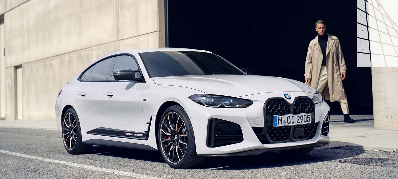 Punte spre viitor: Designul BMW transferă inspiraţia din trecut - de la BMW 328 la BMW 328 Hommage şi până la BMW Seria 4 - în epoca modernă. Punte spre viitor: Designul BMW transferă inspiraţia din trecut - de la BMW 328 la BMW 328 Hommage şi până la BMW Seria 4 - în epoca modernă.