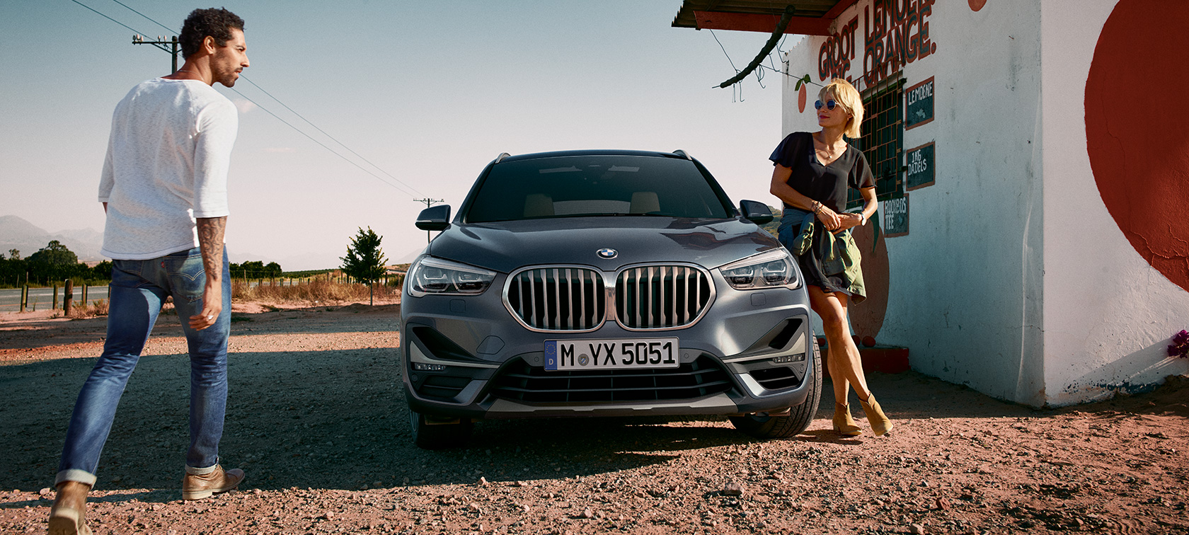 BMW X1 gri metalic, off-road BMW X1 gri metalic, off-road