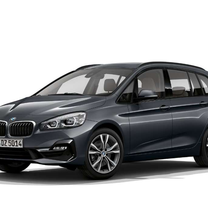 Imagine cu trei sferturi din partea frontală a BMW 220d Gran Tourer, F46, 2018, în Gri Mineral metalizat, model Sport Line 