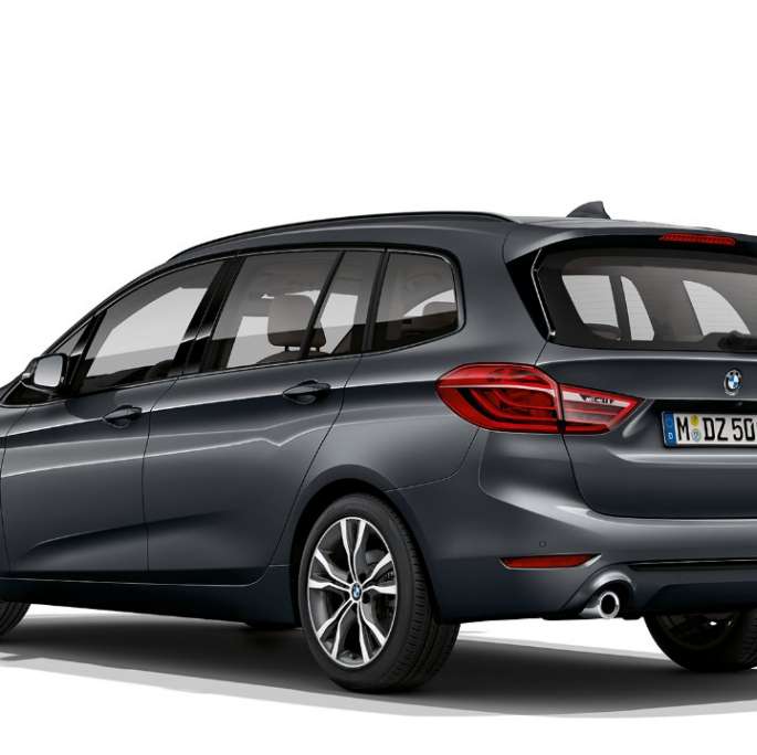 Imagine cu trei sferturi din partea spate a BMW 220d Gran Tourer, F46, 2018, în Gri Mineral metalizat, model Sport Line 