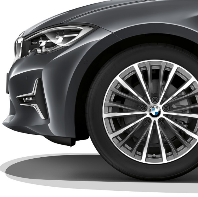 Jantele din aliaj uşor ale BMW Seria 3 Sedan model Luxury Line. Imagine în prim-plan cu jantele din aliaj uşor ale BMW Seria 3 Sedan echipat cu modelul Luxury Line.