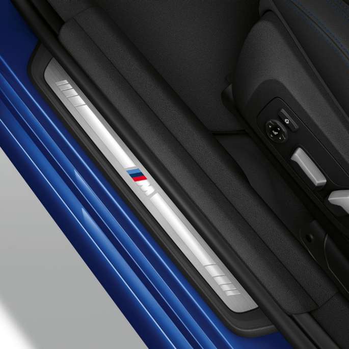 Prag portieră BMW Seria 3 Sedan model M Sport. Perspectivă de sus a pragului portierei BMW Seria 3 Sedan echipat cu modelul M Sport.