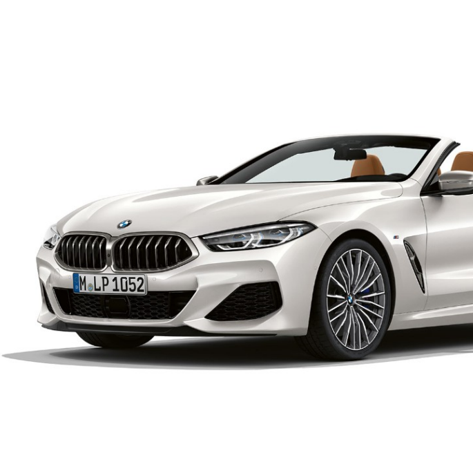 Imagine cu trei sferturi din partea frontală a BMW M850i xDrive în Alb Mineral metalizat. Imagine cu trei sferturi din partea frontală a BMW M850i xDrive în Alb Mineral metalizat.