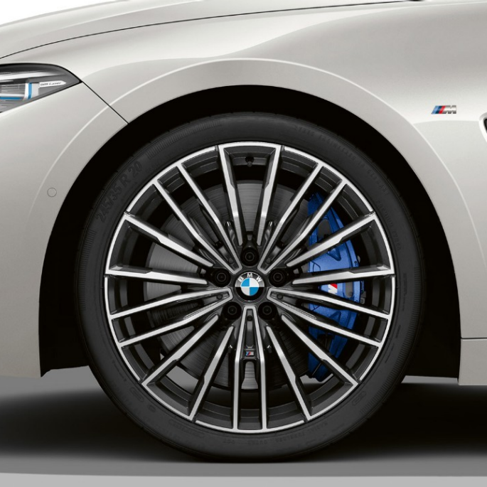 Jante M din aliaj uşor de 20” Multi-spoke, tip 729 M ale BMW M850i xDrive în Alb Mineral metalizat. Jante M din aliaj uşor de 20” Multi-spoke, tip 729 M ale BMW M850i xDrive în Alb Mineral metalizat.