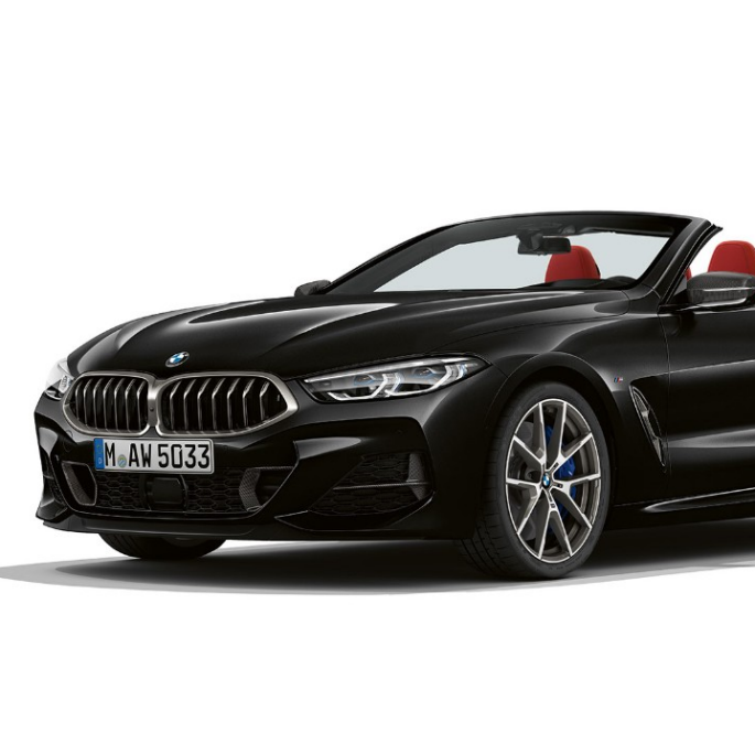Imagine cu trei sferturi din partea frontală a BMW M850i xDrive în Negru Carbon metalizat Imagine cu trei sferturi din partea frontală a BMW M850i xDrive în Negru Carbon metalizat.