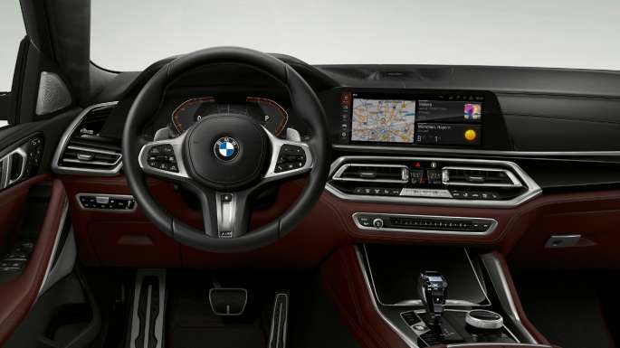 Imagine în prim-plan cu habitaclul BMW X6 cu pachet BMW Individual.