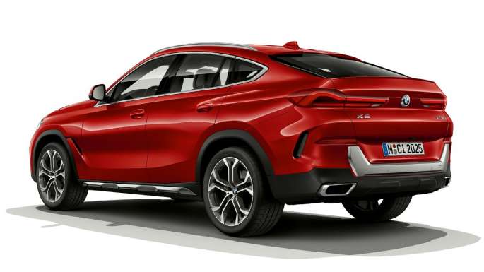 Imagine cu trei sferturi din partea spate a modelului BMW X6, xLine.