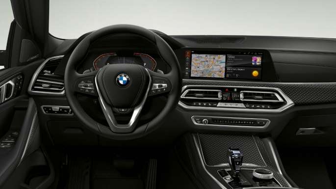 Imagine în prim-plan cu habitaclul modelului BMW X6, xLine.