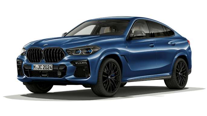 Imagine cu trei sferturi din partea frontală a modelului BMW X6 cu pachet M Sport