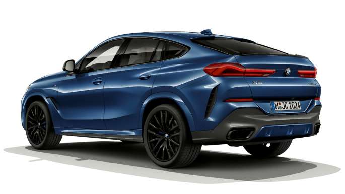 Imagine cu trei sferturi din spatele modelului BMW X6 cu pachet M Sport.